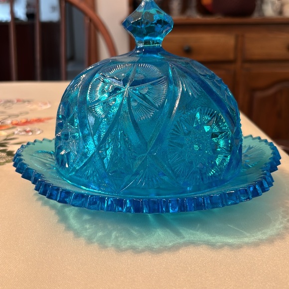 Beautiful Vintage blue butter dish. It is a star pattern with beautiful details. - Picture 5 of 6